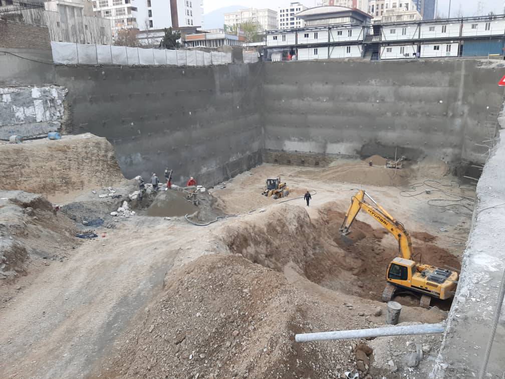 مجری عملیات خاک برداری و راه سازی